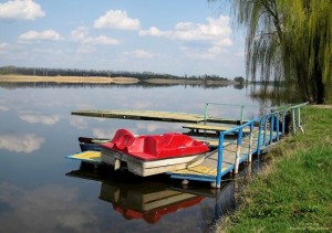 Весной у воды