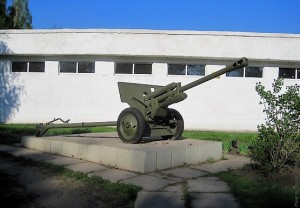 Пушка у училища