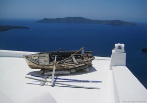 Лодка на крыше дома