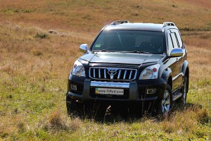 Toyota Land Cruiser Prado 120 а поле