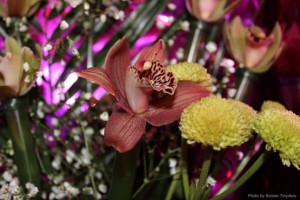 Орхидея в букете