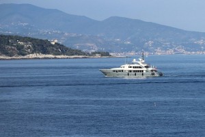Яхта у побережья Монако