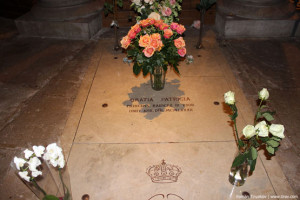 mogila-grays-kelli-v-kafedralniom-sobore