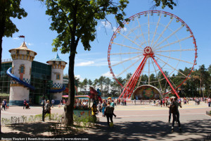 У колеса обозрения