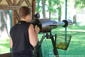 Стреляя мячом по мишеням