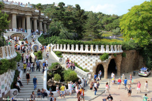 Парадная лестница с фонтанами