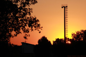 Вышка на фоне заката