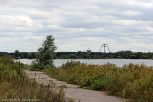 Дорога, водохранилище и облака над станцией изучения ионосферы