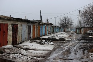 Снег у гаражей