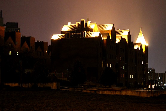 Современные замки на берегу Днепропетровска