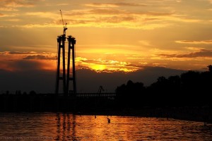 Закат солнца над Днепром в Запорожье