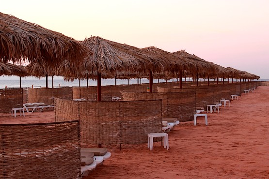 Фотография пляжа отеля на рассвете