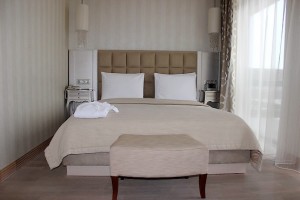 Кровать в номере отеля Superior Golf & Spa Resort