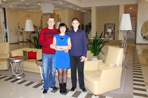 Семейное фото в холле гольф-курорта Superior Golf & Spa Resort в Харькове