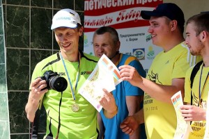 Организаторы награждают победителей