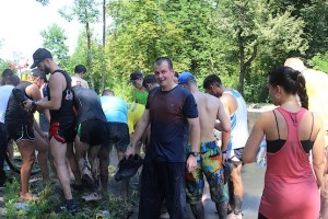 На мойке бегунов после финиша Kharkiv Trail 2016