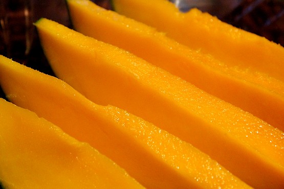 Сочные дольки манго