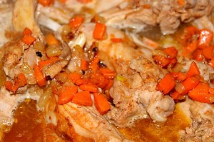 Процесс приготовления кролика в сметане