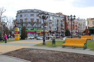 Лавочки в ожидании тепла