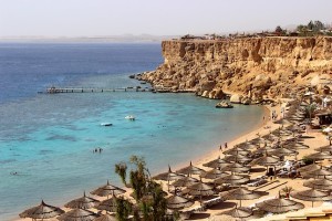 Вид на пляж с отеля Reef Oasis Beach Resort 5*