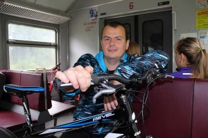 В электричке с велосипедом