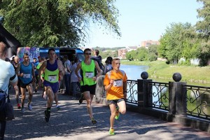Лидеры на старте 10 км 4F Kharkiv Riverside Run 2018 Spring