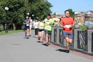 Супермен бежит 5 км на 4F Kharkiv Riverside Run 2018 Spring