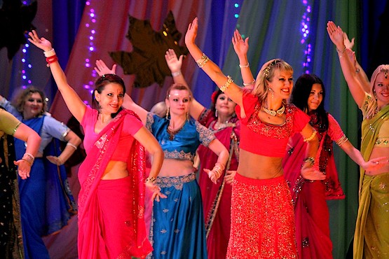 Гости конкурса с индийскими танцами