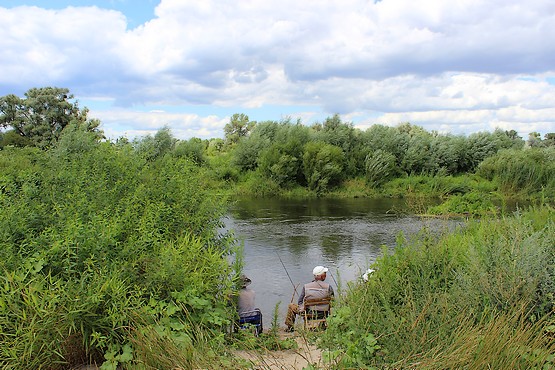 Рыбаки у реки Северский Донец